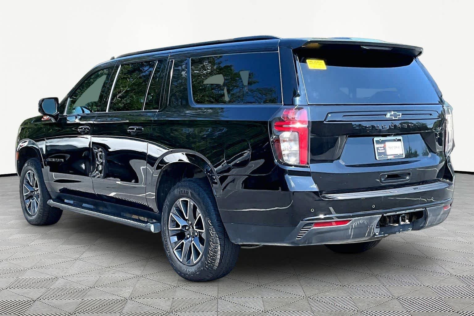 Used 2023 Black Chevrolet Z71 image 12