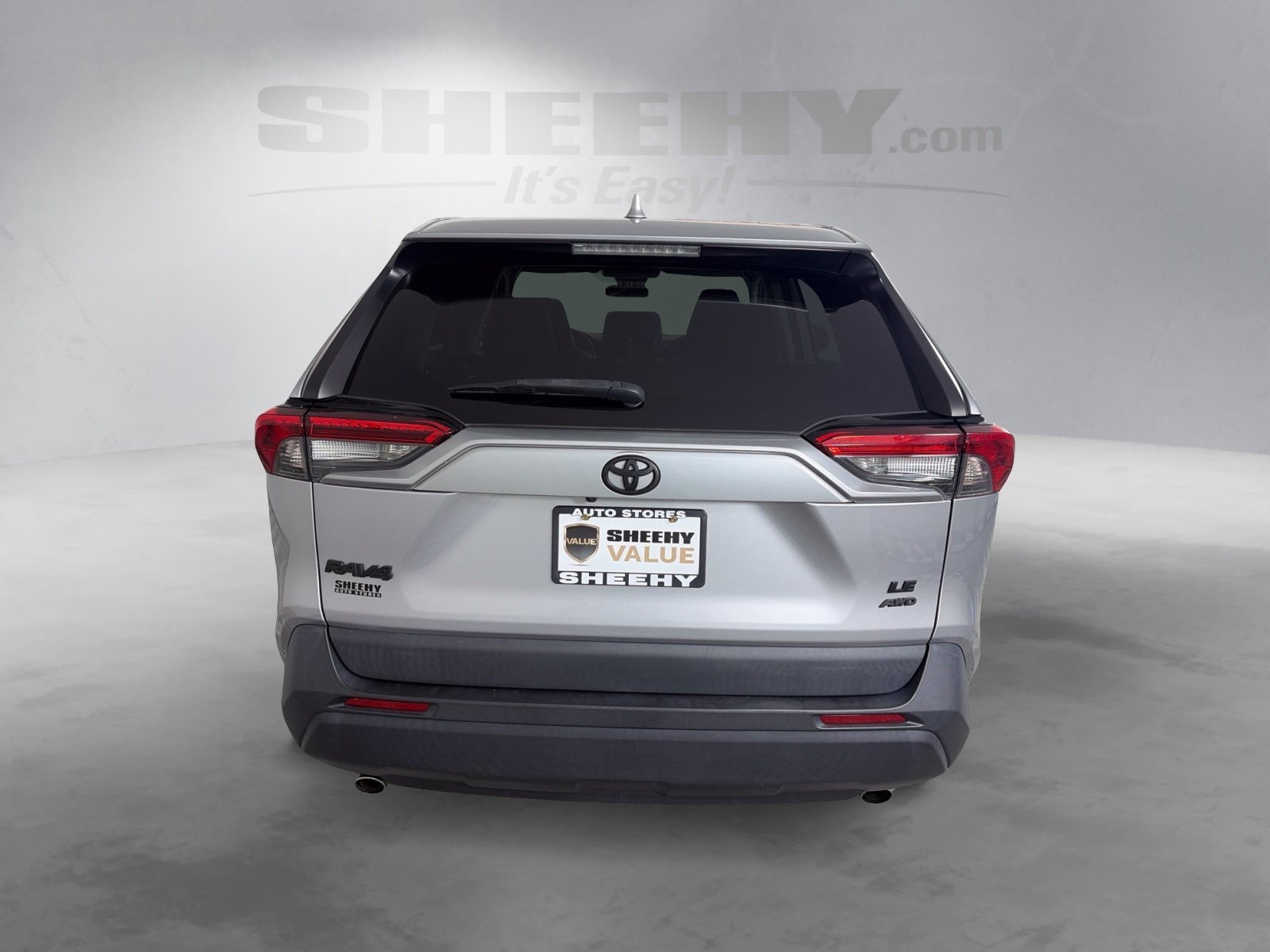 Used 2022 Silver Toyota LE image 14