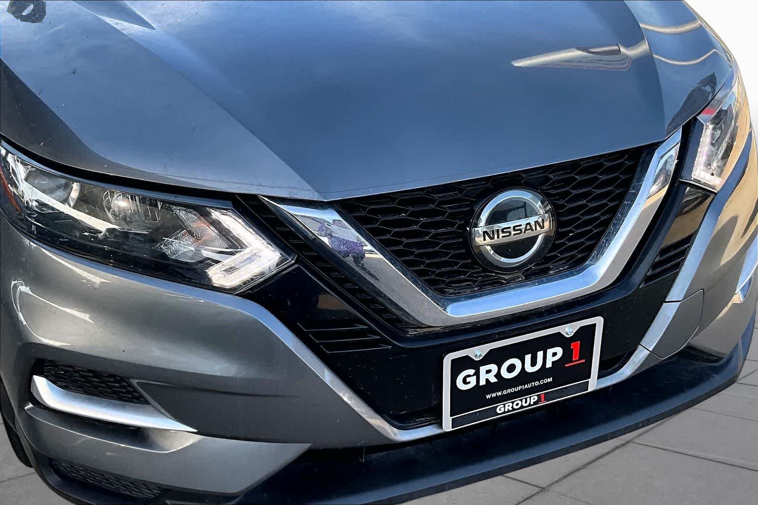 Used 2022 Gun Metallic Nissan SL image 28