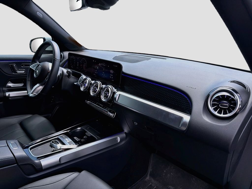 Used 2024 White Mercedes-Benz GLB 250 image 28