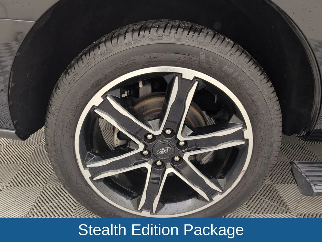 Used 2019 Black Ford Limited image 19