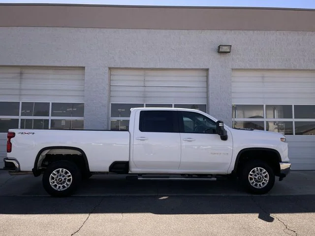 2025 Chevrolet Silverado HD's photo
