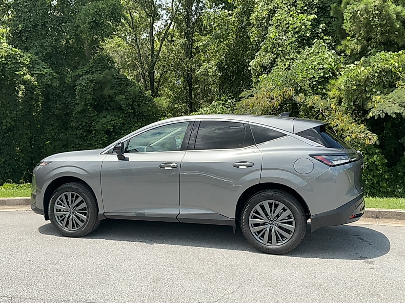New 2026 Gun Metallic Nissan SL image 3