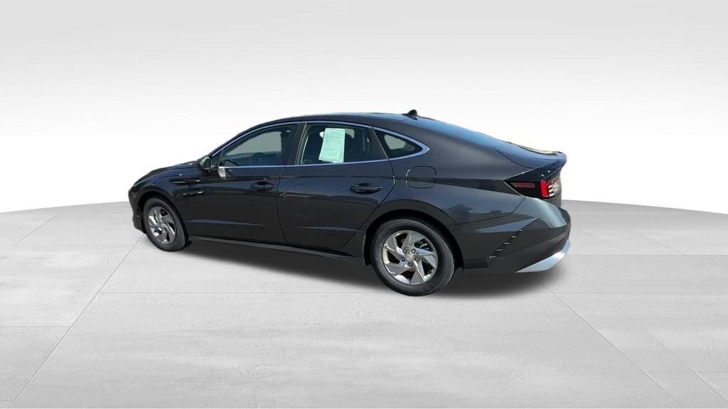 Used 2026 Gray Hyundai SE image 4
