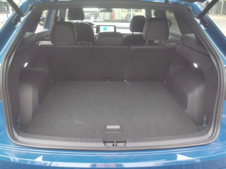 Used 2026  Volkswagen SE w/Technology image 5
