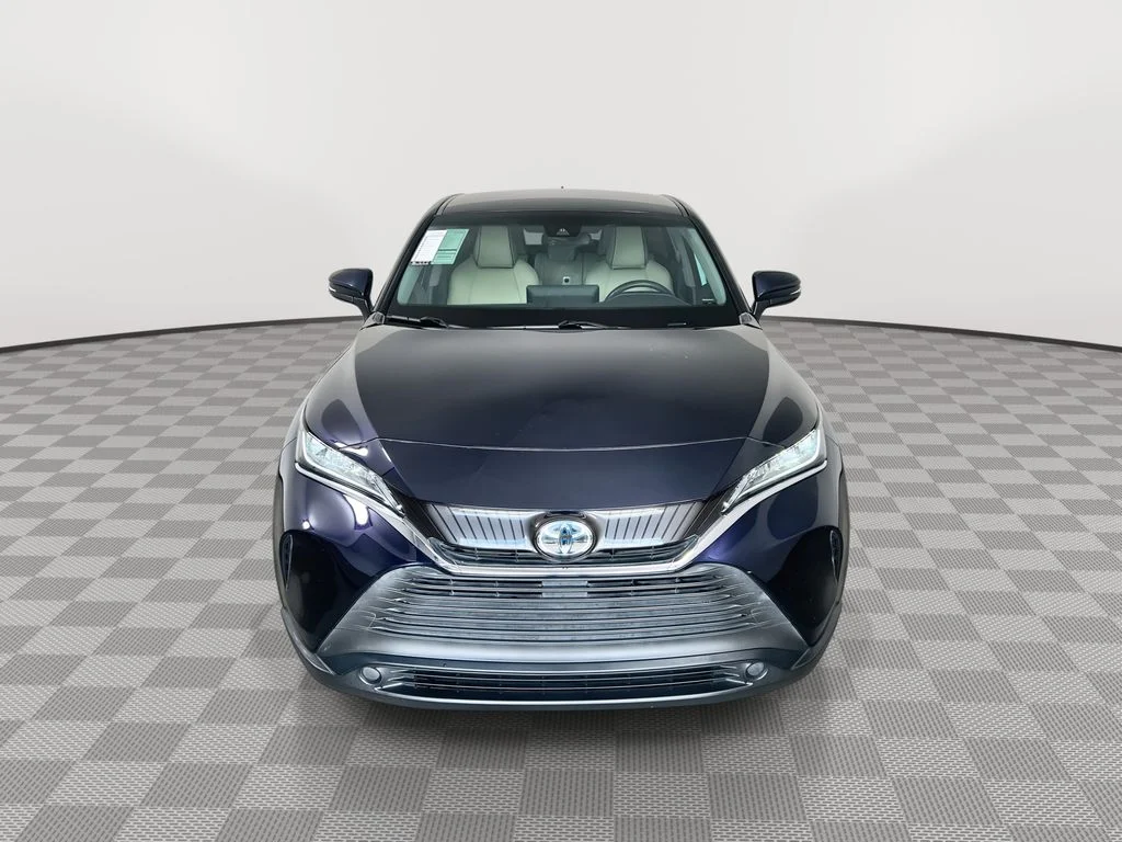 Used 2022  Toyota LE image 3