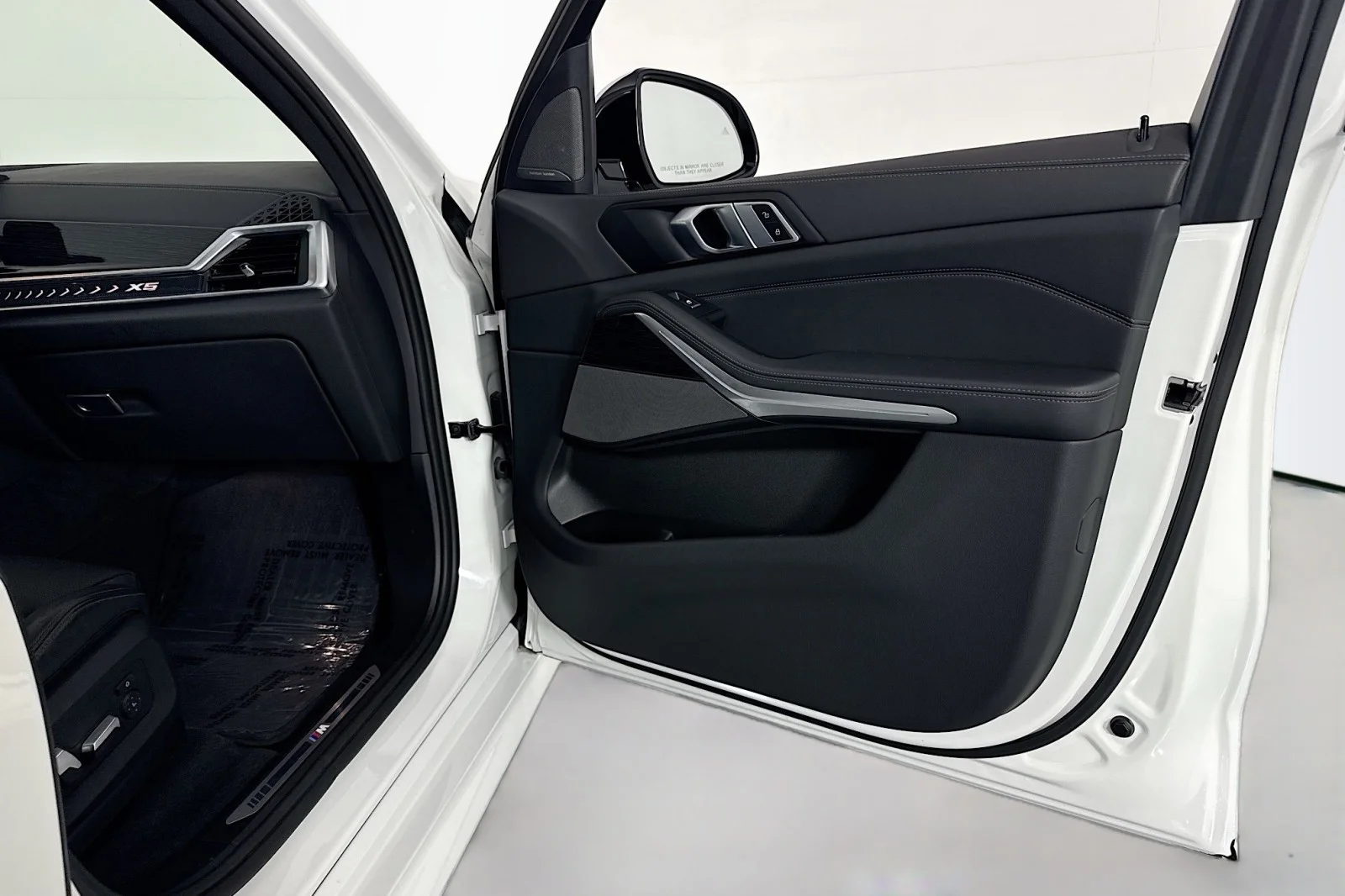 Used 2024 Alpine White BMW xDrive40i image 23