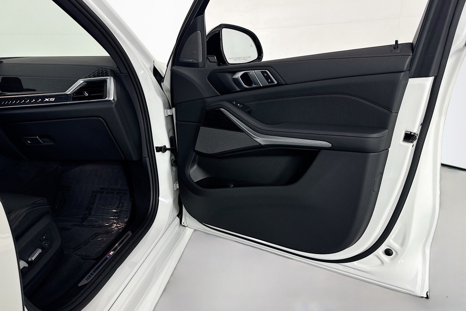 Used 2024 Alpine White BMW xDrive40i image 23