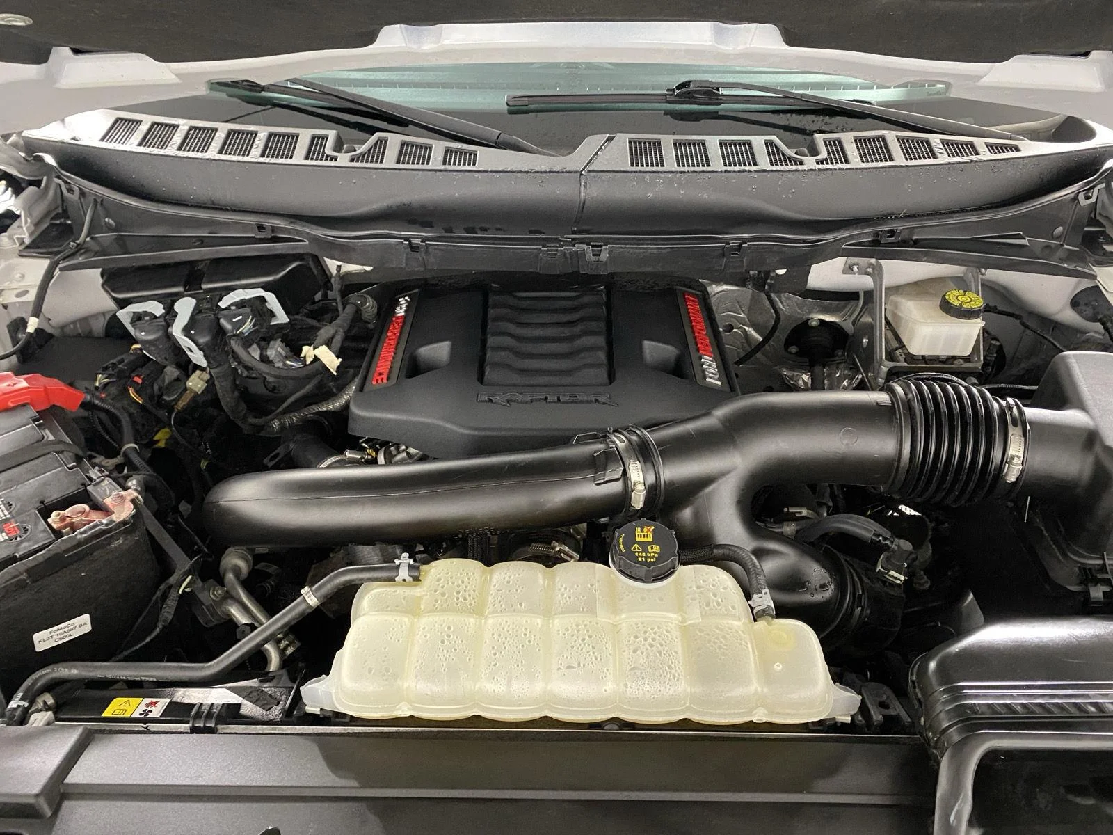 Used 2023 Avalanche Gray Ford Raptor image 25