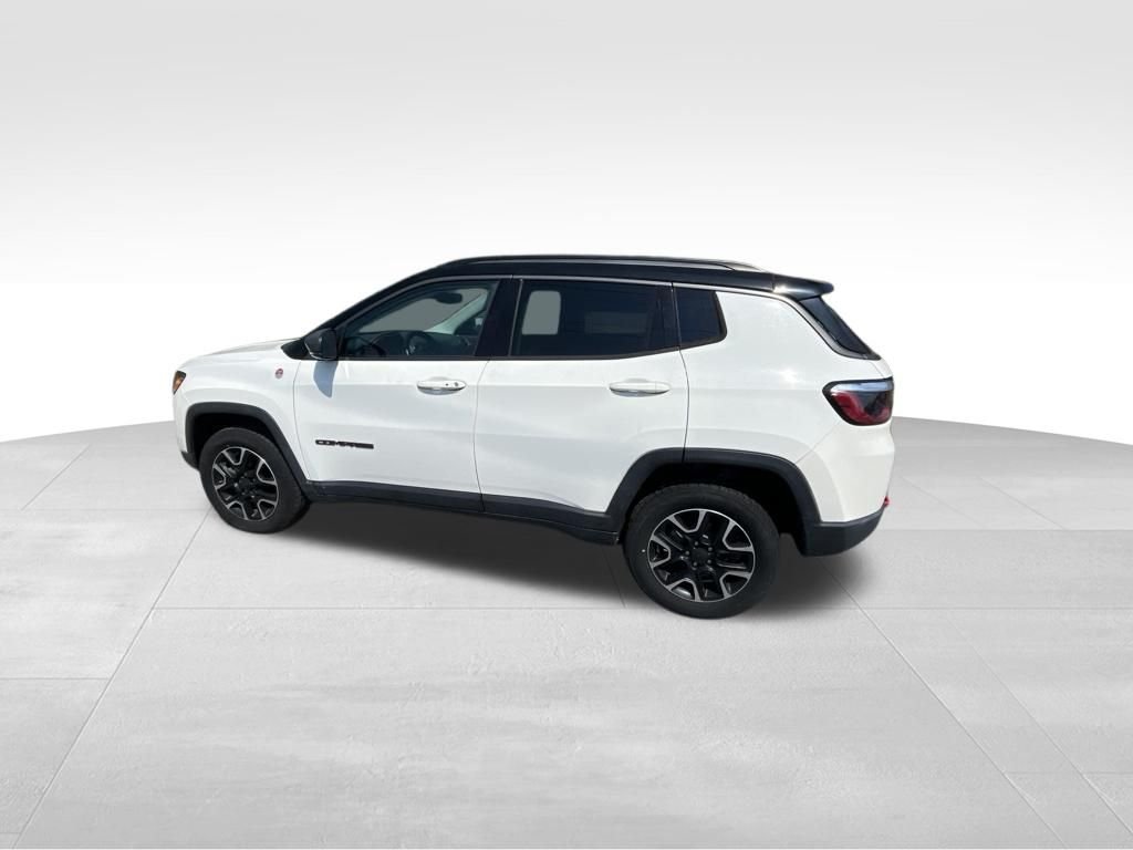 Used 2021 White Jeep Trailhawk image 8