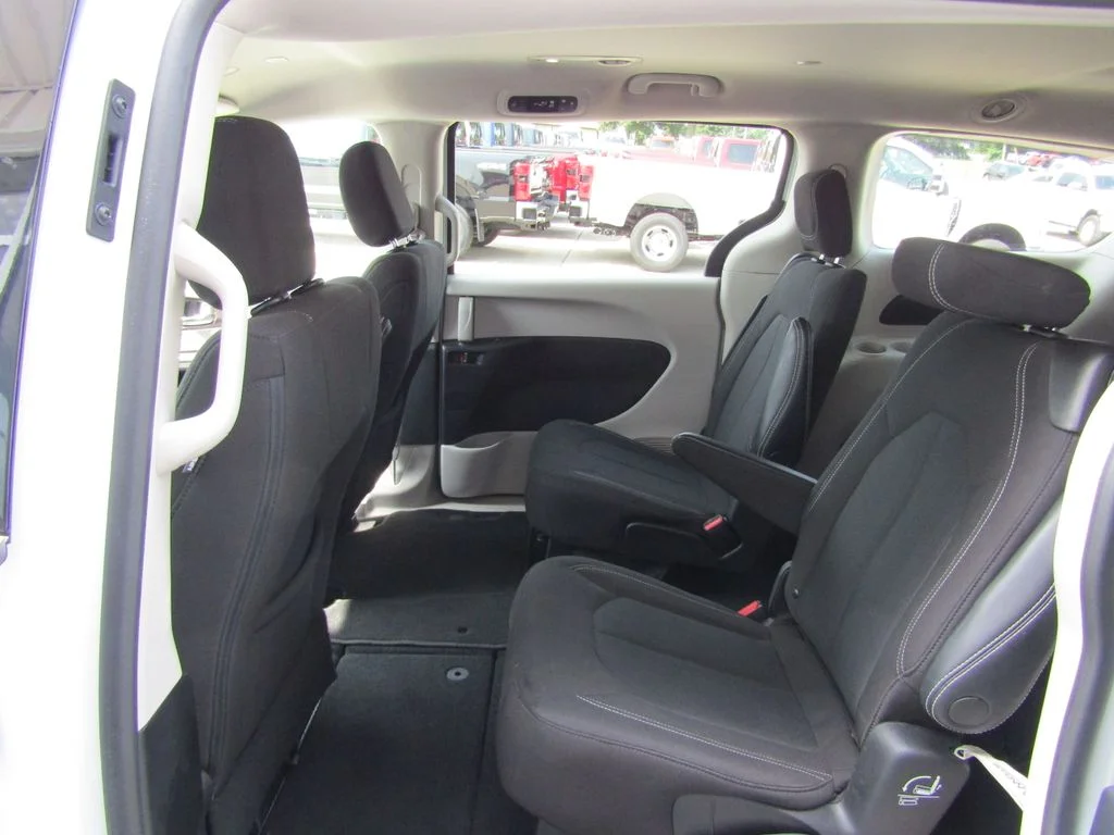 Used 2023 White Chrysler LX image 30