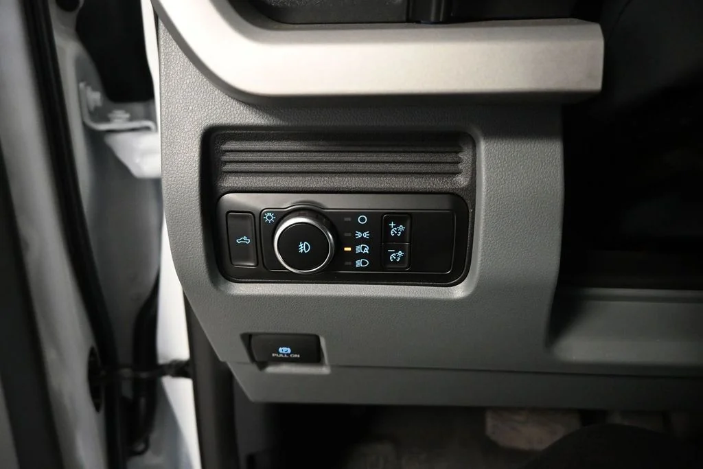 New 2026 Oxford White Ford XL image 14