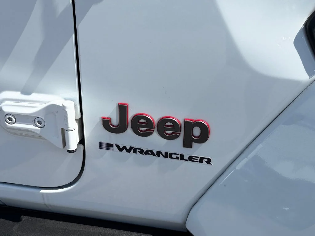 Used 2023 White Jeep Rubicon image 17