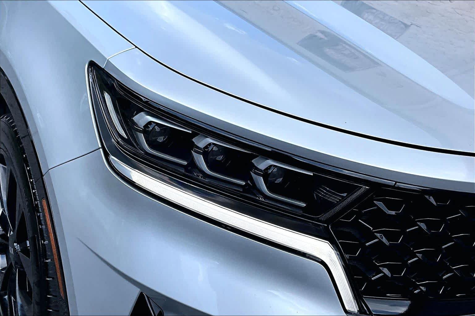 Used 2021 Sparkling Silver Kia SX image 28