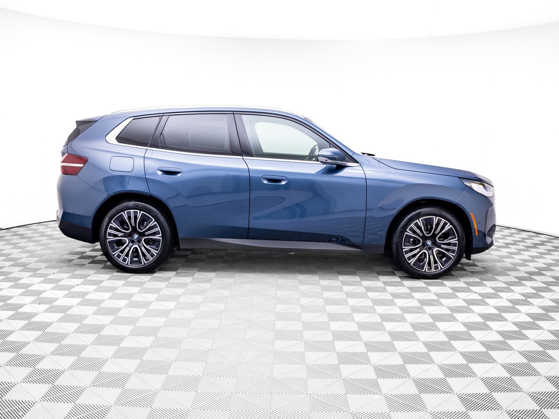 New 2026 Arctic Race Blue metallic BMW 30 xDrive image 7