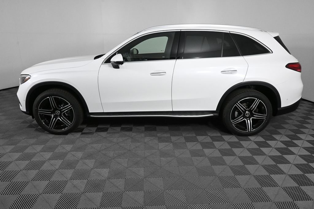 New 2026 MANUFAKTUR Moonlight White Metallic Mercedes-Benz GLC 300 image 3
