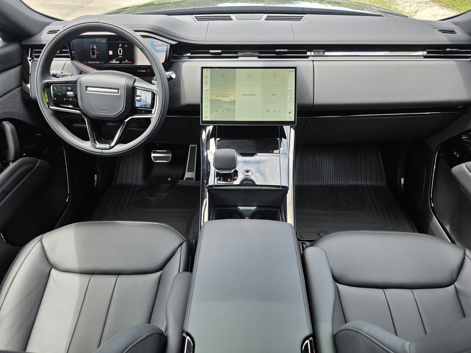 New 2026 Santorini Black Land Rover P400 Dynamic SE image 4
