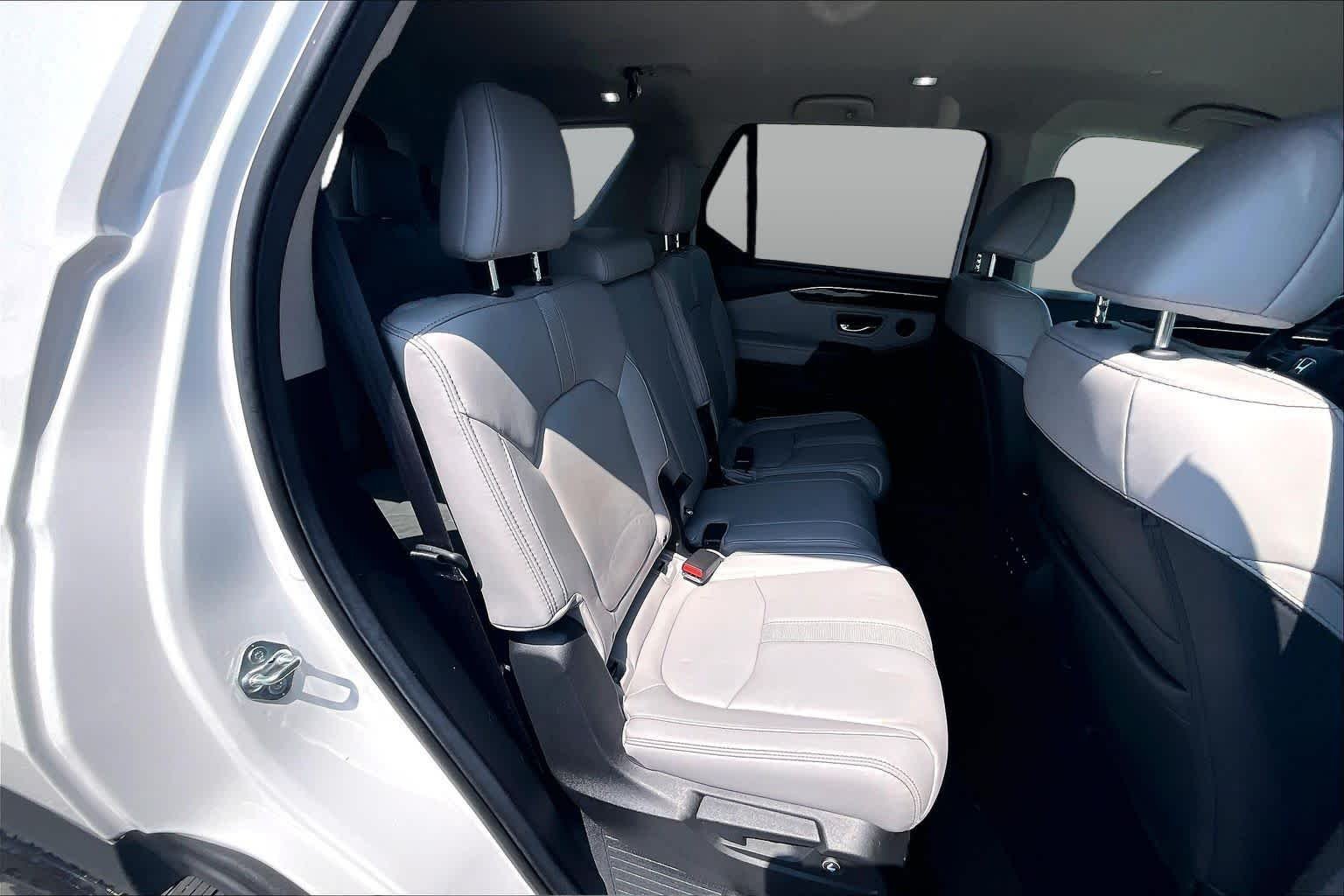 Used 2024 Platinum White Pearl Honda EX-L 8 Passenger image 20