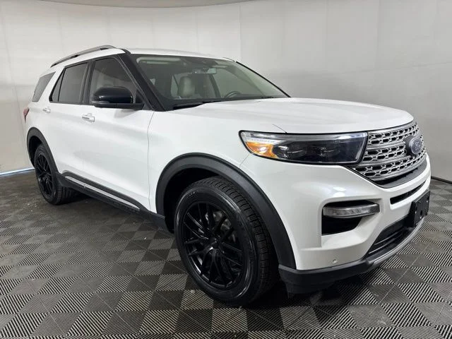 Used 2021 White Metallic Ford Limited image 1