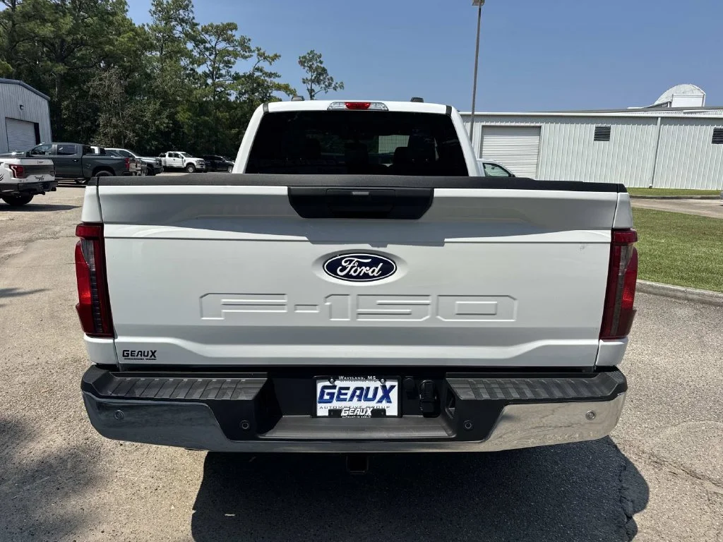 New 2026 Oxford White Ford XLT image 15
