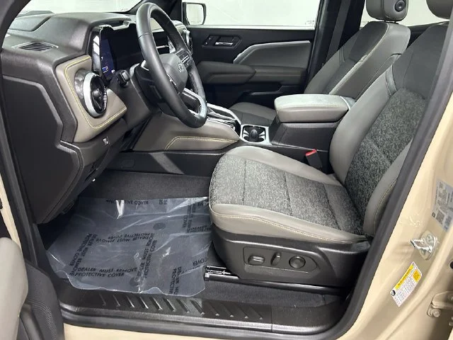 2024 Chevrolet Colorado ZR2 - Photo 11