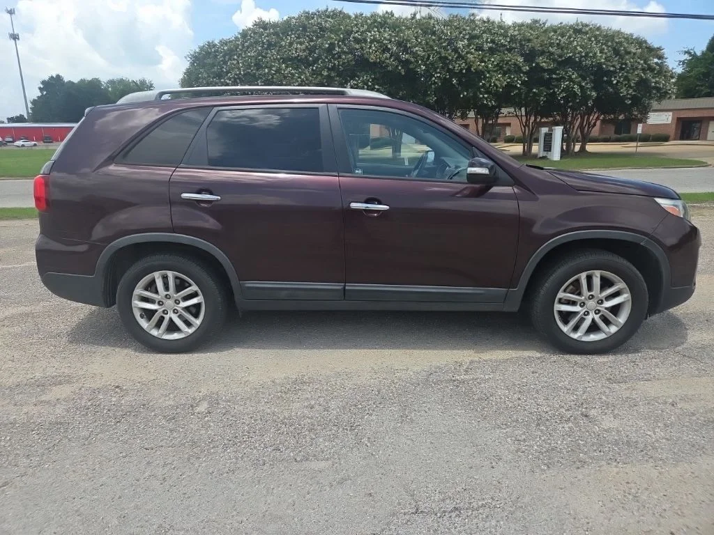 Used 2015 Red Kia LX image 13