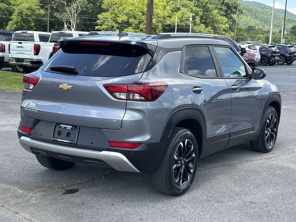 Used 2021 SATIN STEEL METALLIC Chevrolet LT image 9