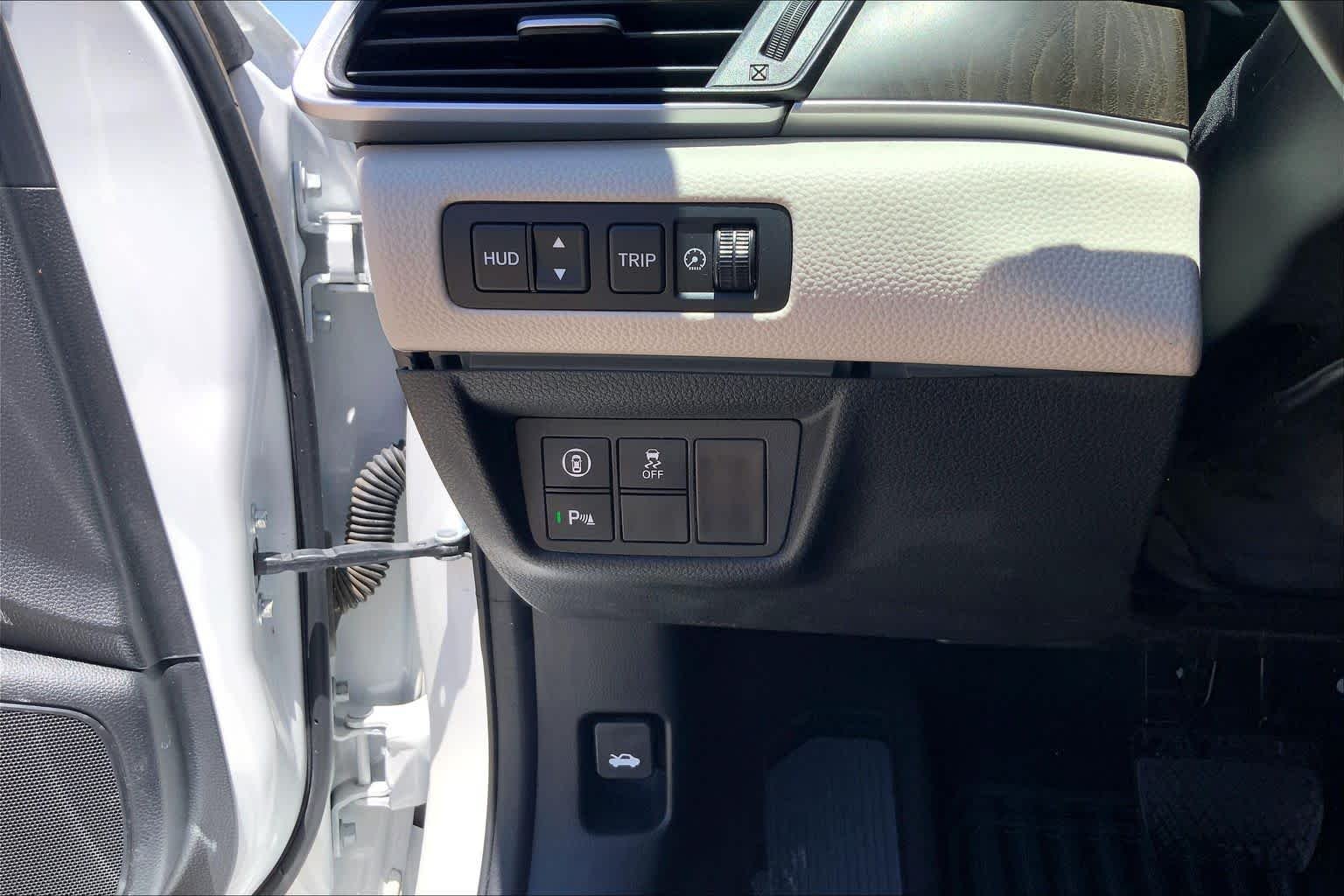 Used 2021 Platinum White Pearl Honda Touring image 36