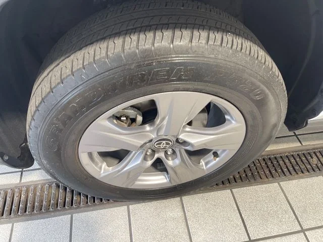 Used 2025 Ice Toyota XLE image 5