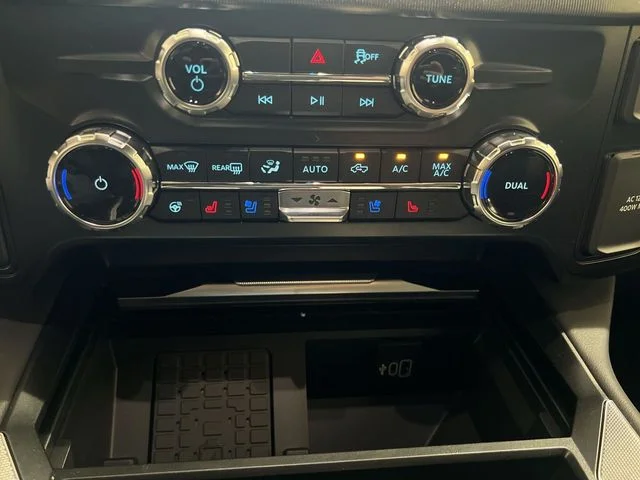 New 2027 Star White Metallic Tri-Coat Ford F-550® Platinum image 16