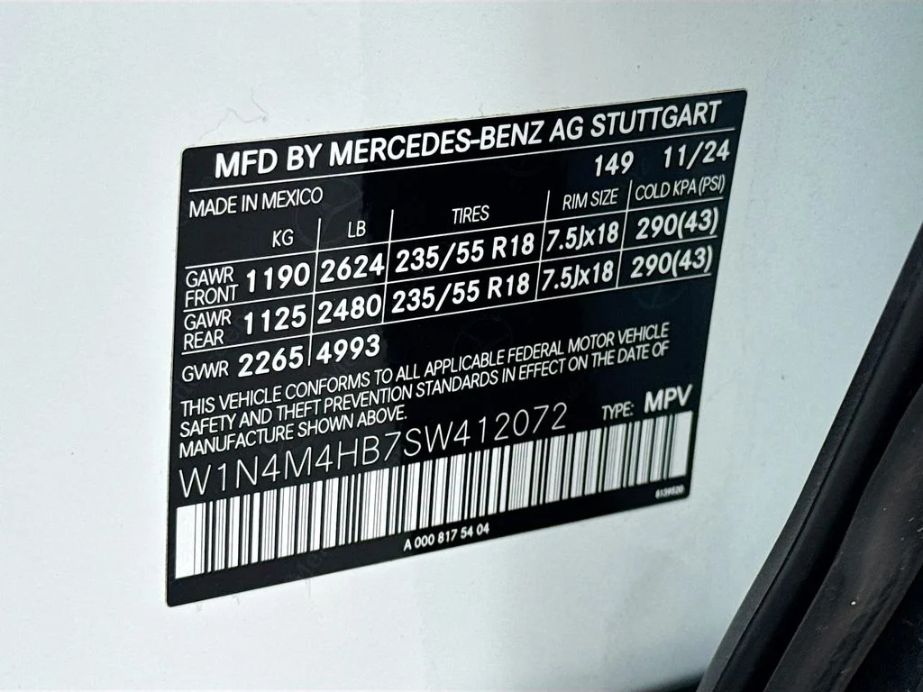 Used 2025  Mercedes-Benz GLB 250 image 30
