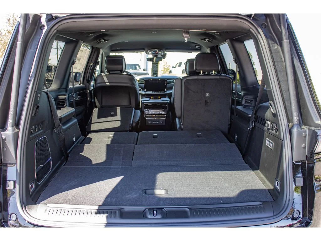New 2026 HIGH GLOSS BLACK Jeep Limited Altitude image 16