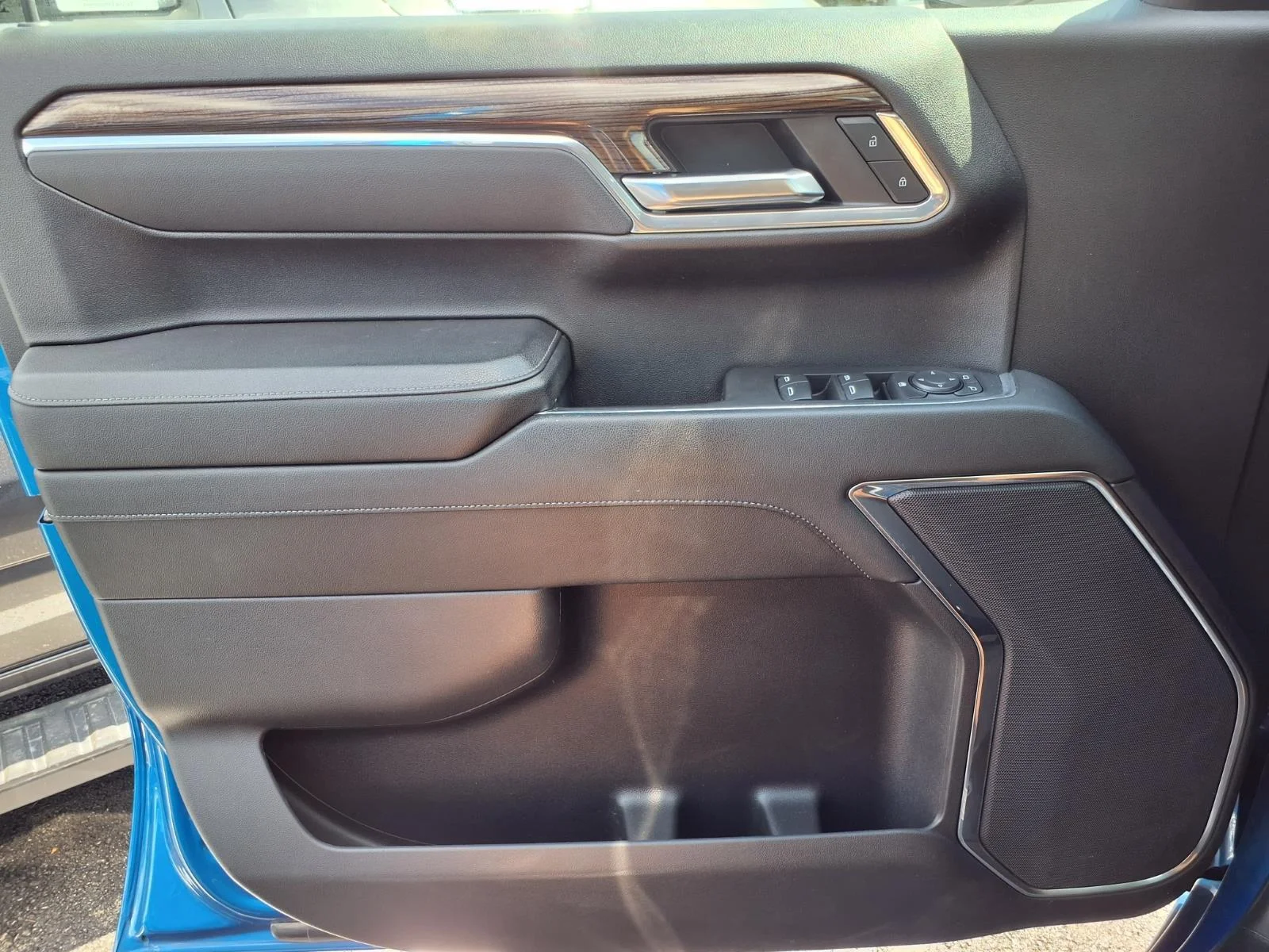 Used 2023 Glacier Blue Metallic Chevrolet LT image 18