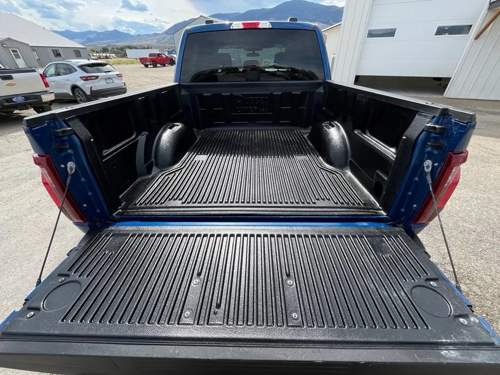 Used 2025 Blue Ford XLT image 17
