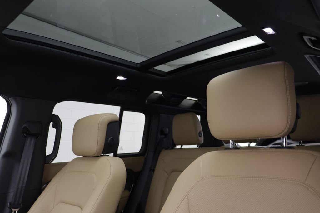 New 2026 Woolstone Green LAND ROVER X-Dynamic SE image 14