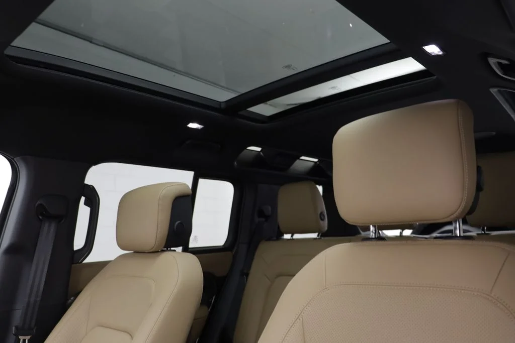 New 2026 Green Land Rover X-Dynamic SE image 14