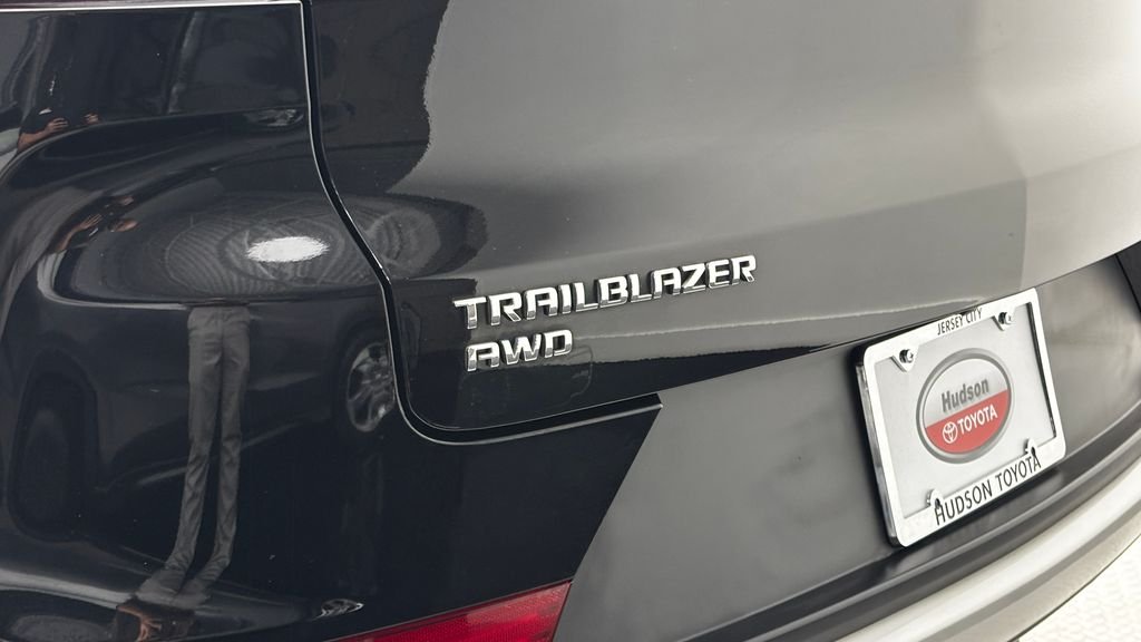 Used 2023 Black Chevrolet LT image 5