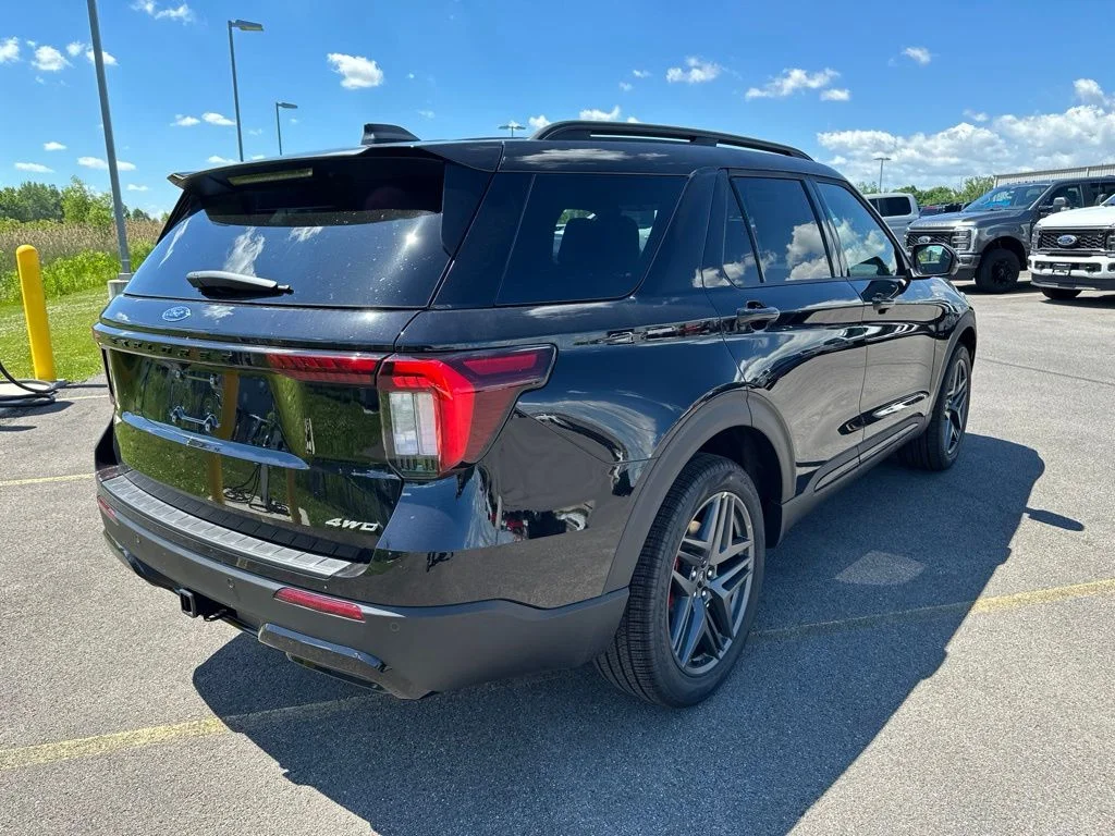 New 2026 Agate Black Metallic Ford ST-Line image 6