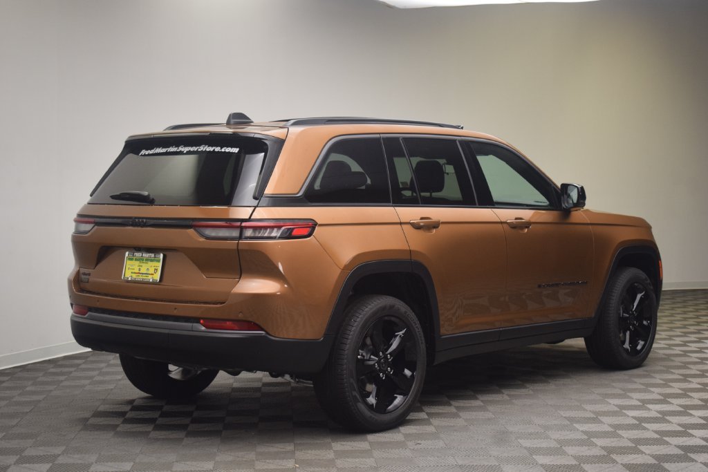 New 2027 Copper Shino Metallic Clear-Coat Paint Jeep Limited image 6