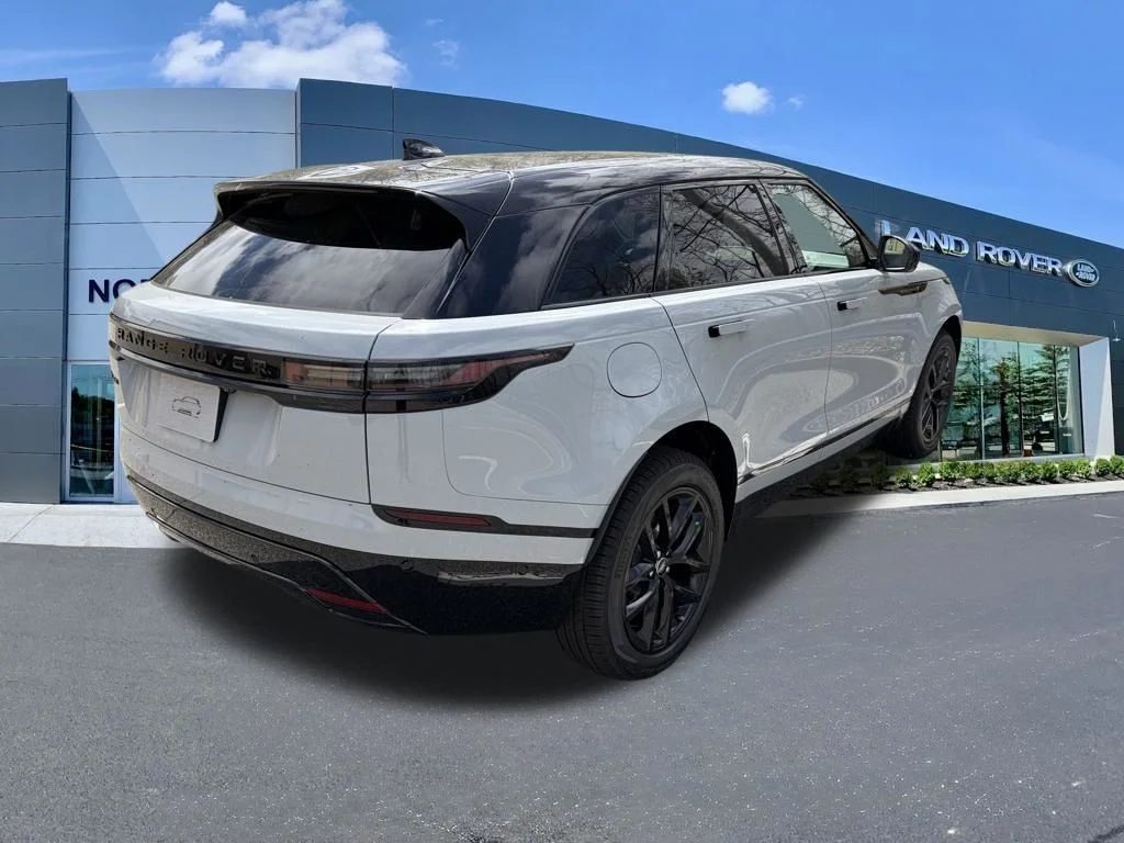New 2026 Arroios Grey Land Rover Dynamic SE image 8