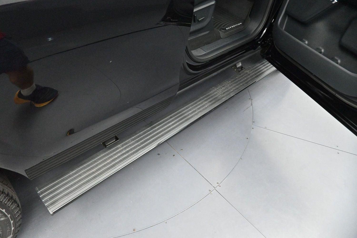 Used 2025 Agate Black Ford Platinum image 9