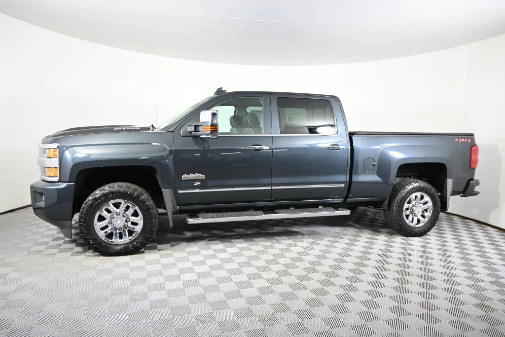 Used 2019 Chevrolet Silverado 3500HD High Country with VIN 1GC4KYEY6KF170615 for sale in Forest Lake, Minnesota