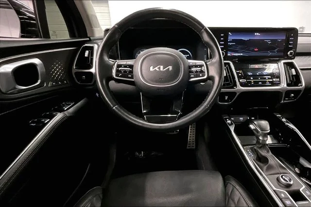 Used 2022 Everlasting Silver Kia SX-Prestige image 6