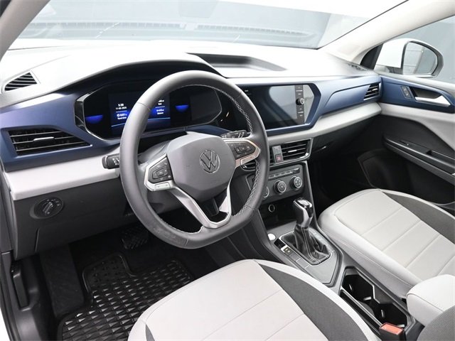 2022 Volkswagen Taos SE photo 2