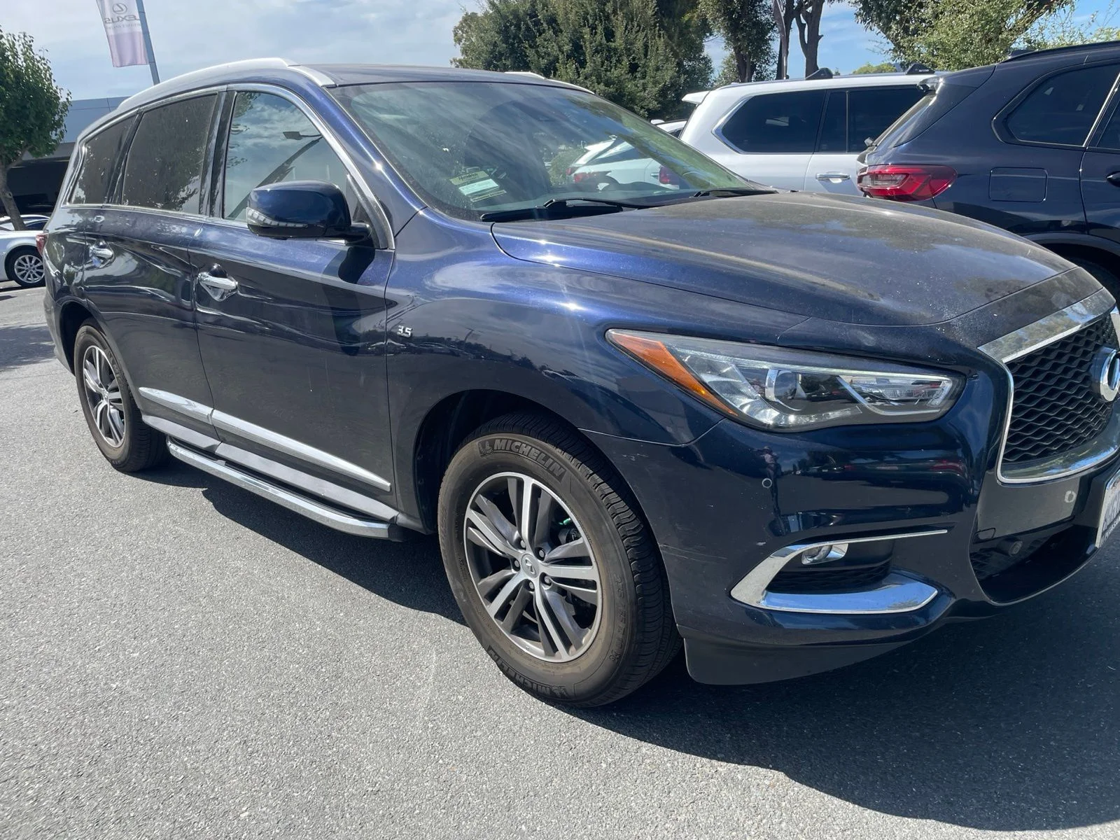 Used 2019 Brown INFINITI LUXE image 3