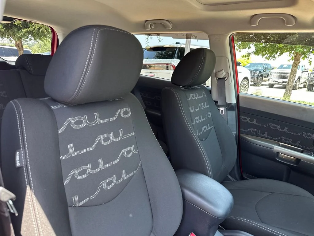 Used 2013 Red Kia Plus image 37