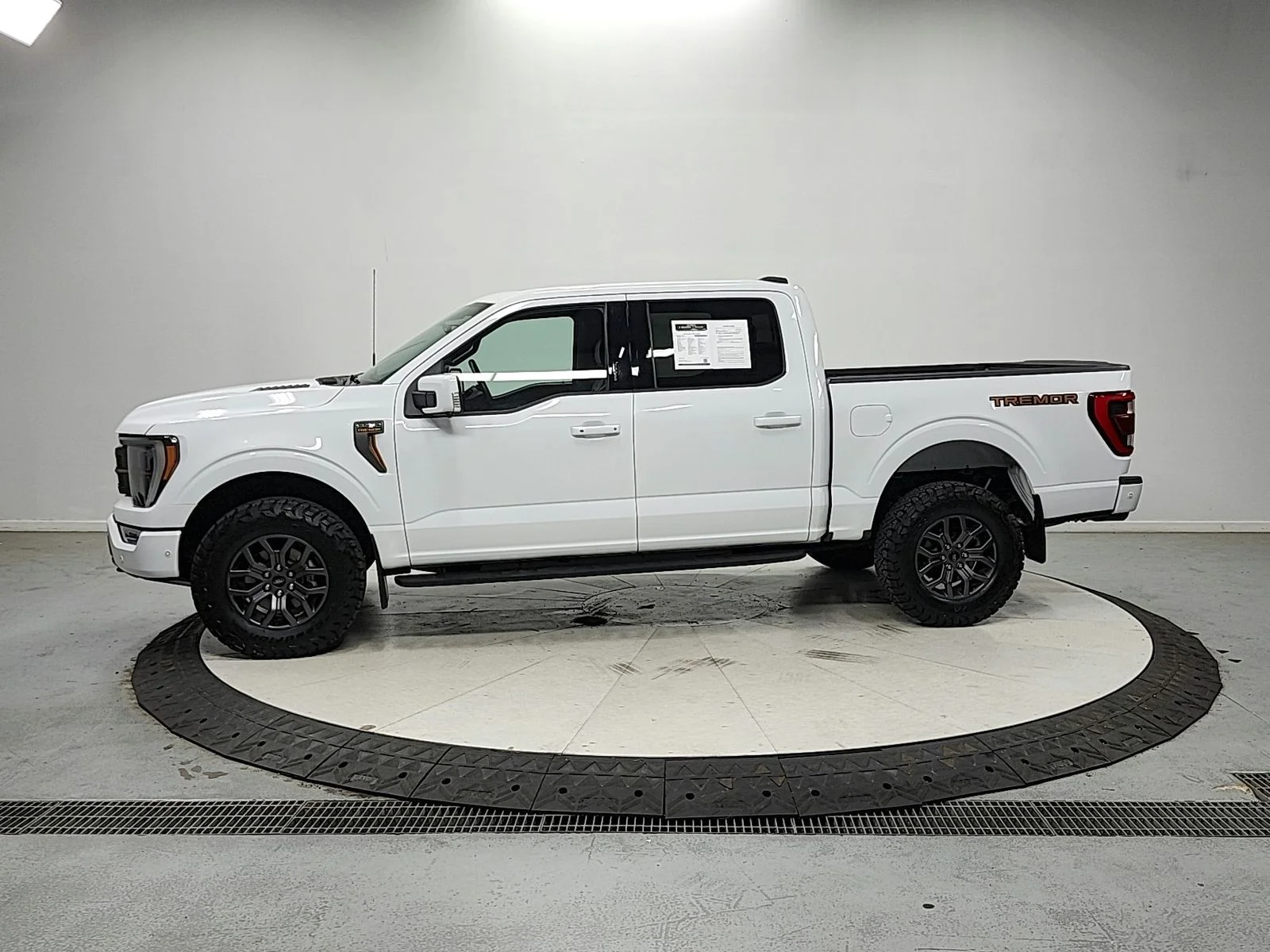 Used 2022 Oxford White Ford Tremor image 5