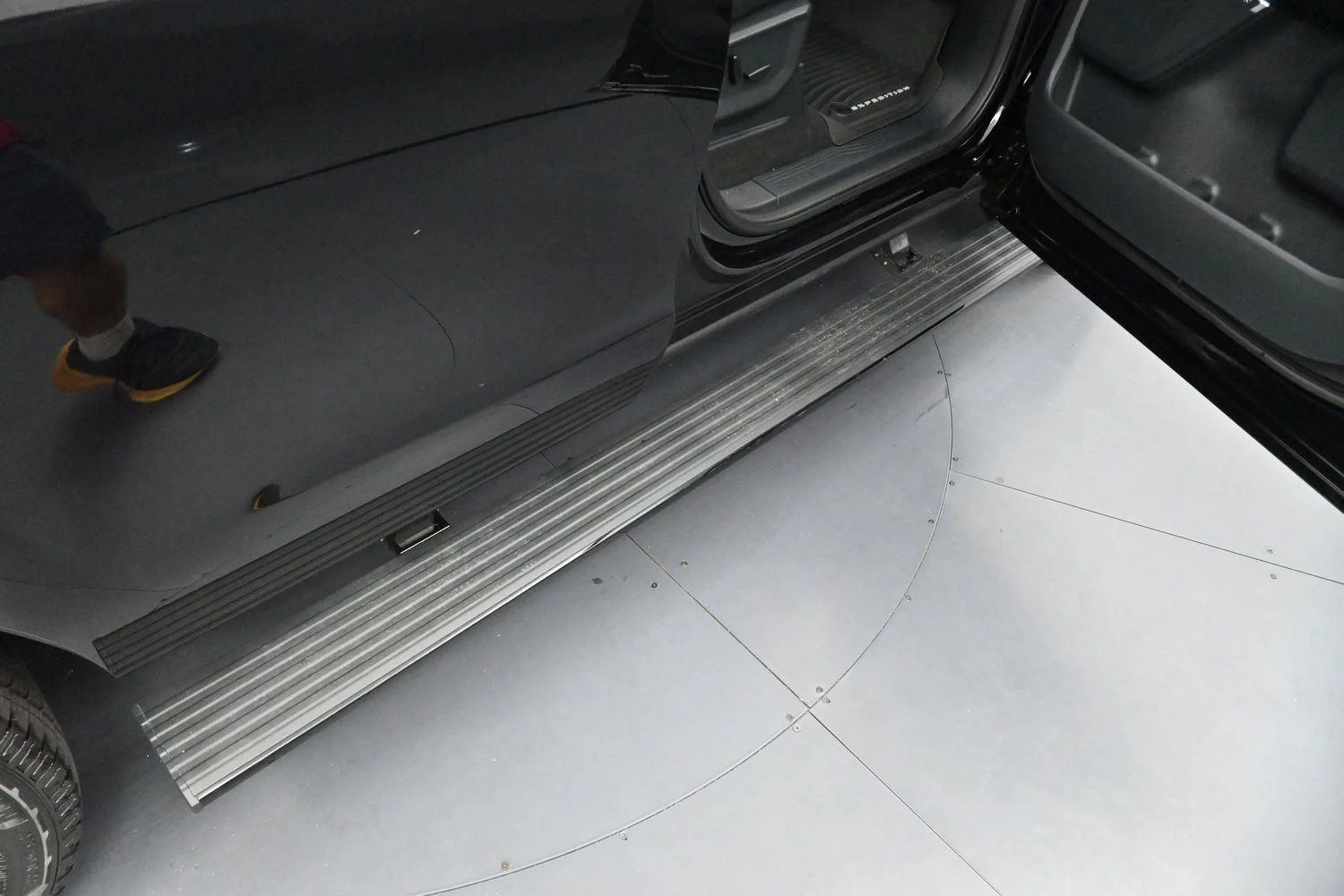 Used 2025 Black Ford Platinum image 9