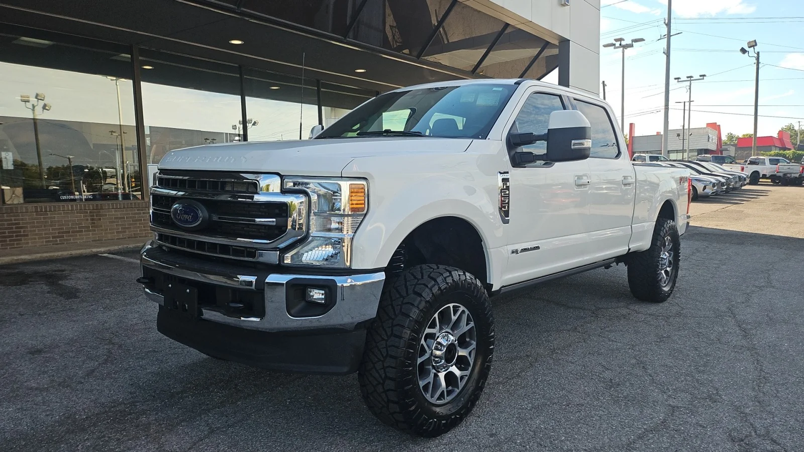 Used 2022 Star White Metallic Tri-Coat Ford Lariat 4WD image 1