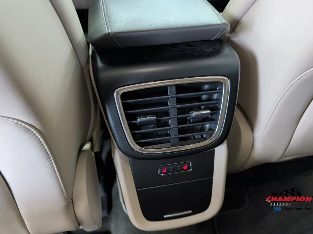 Used 2019 Brown Lincoln Select image 19